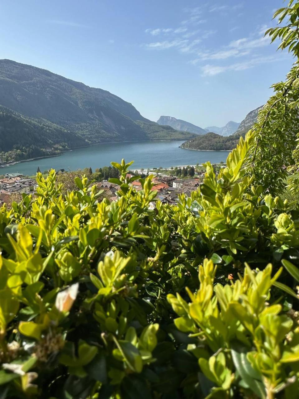 Villa La Dama Del Lago Molveno Luaran gambar